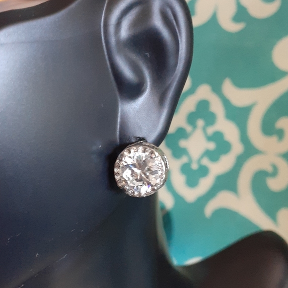18K White GoldF White Sapphire Halo Earring - Picture 5 of 15